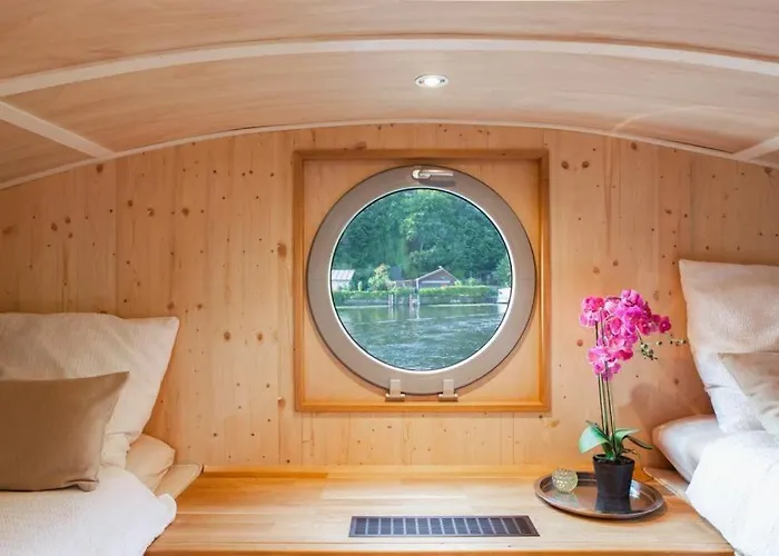 بوتيل Hausboot Vom Feinsten برلين