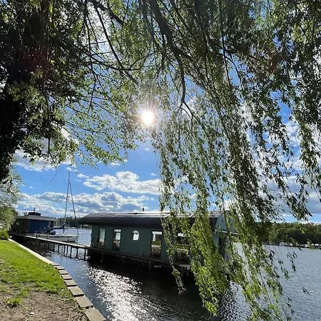 Úszó hotel Hausboot Vom Feinsten *