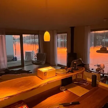 Hausboot Vom Feinsten 보트호텔 *